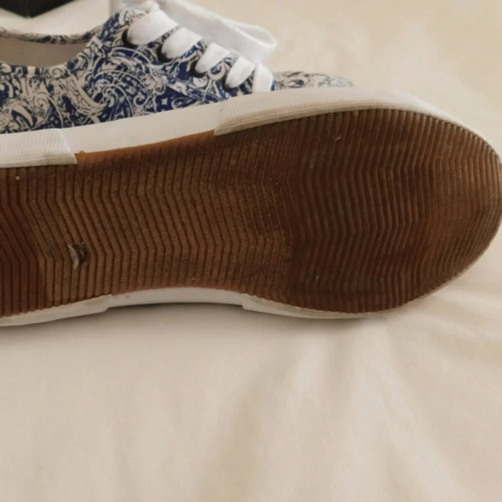 LIZ CLAIBORNE Women’s Sneakers Paisley Size 7 M Canvas Preowned Nice
